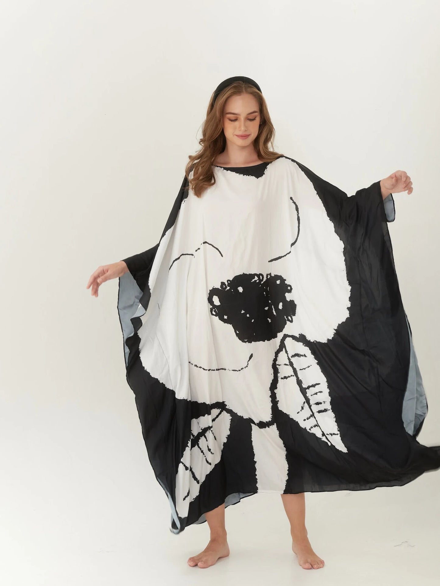 Abstract Trendy Silk Caftan White Black Kaftan for Woman Kaftan Plus Size