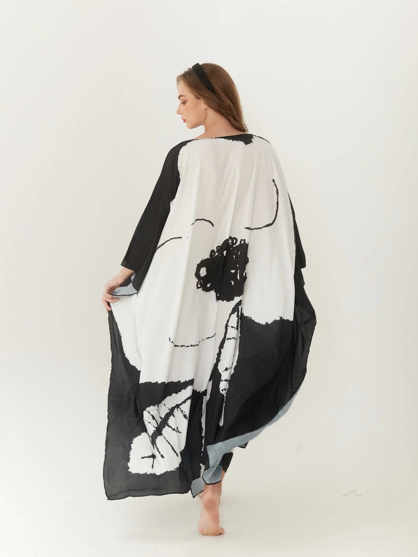 Abstract Trendy Silk Caftan White Black Kaftan for Woman Kaftan Plus Size