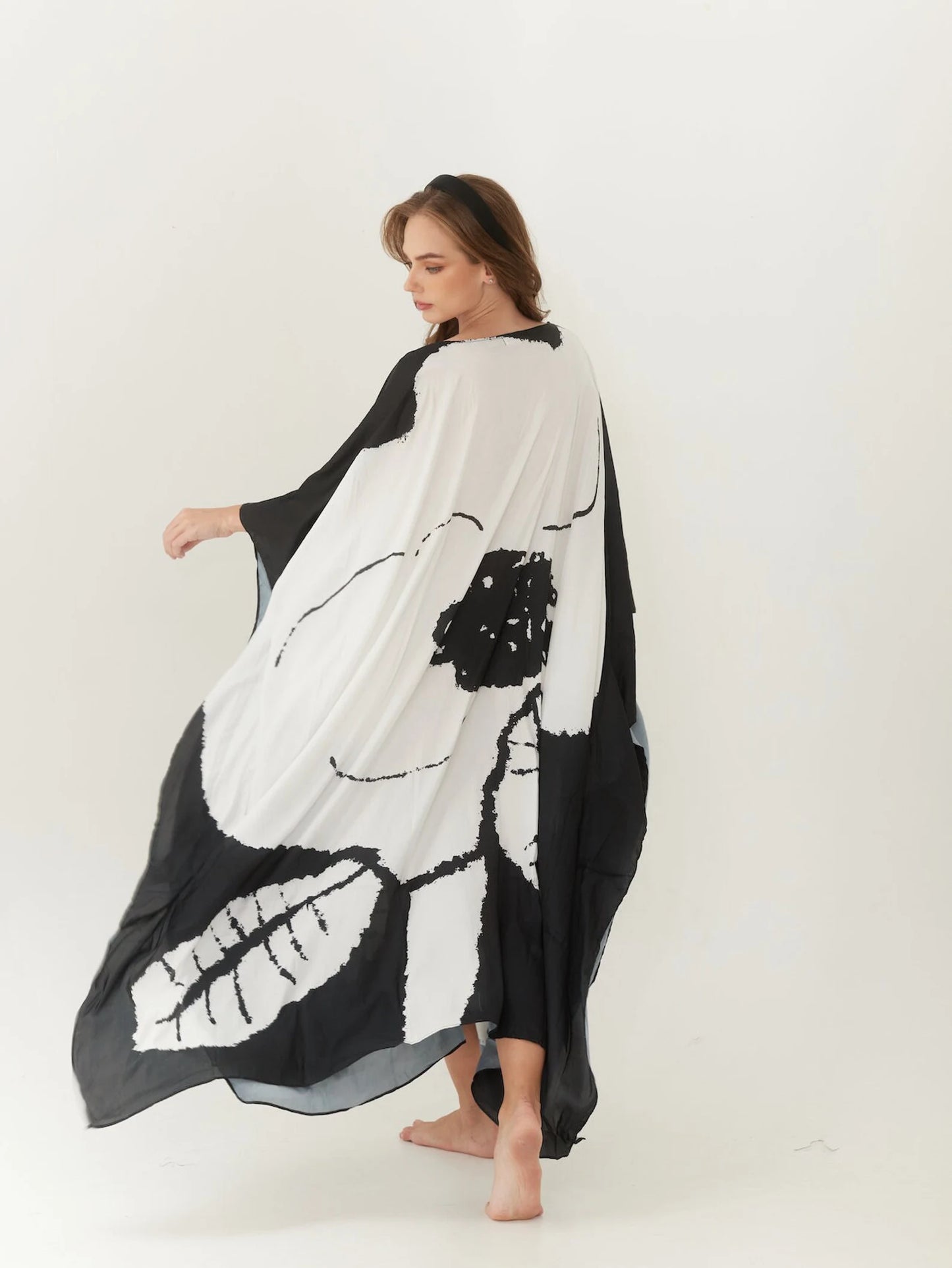 Abstract Trendy Silk Caftan White Black Kaftan for Woman Kaftan Plus Size