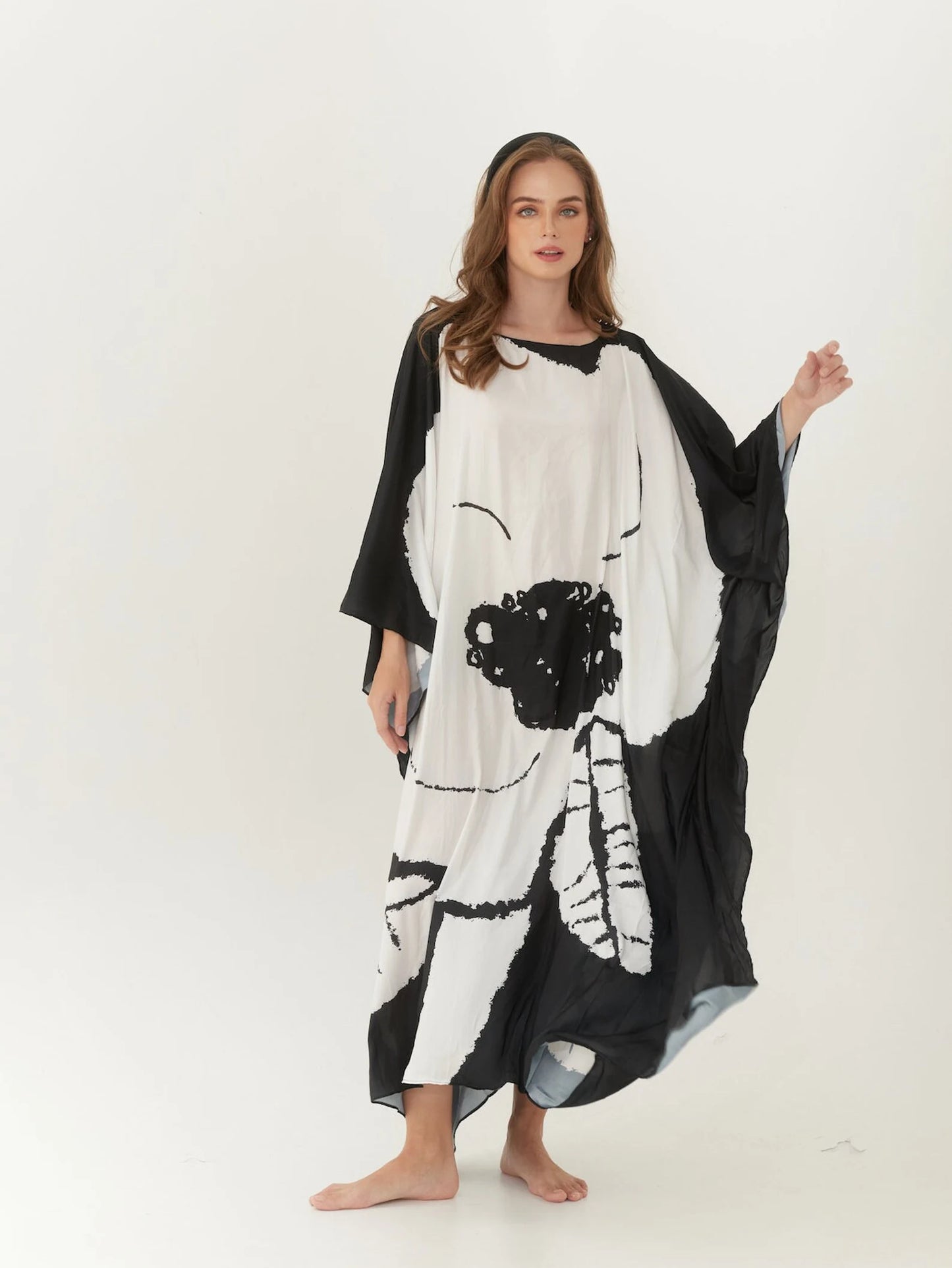 Abstract Trendy Silk Caftan White Black Kaftan for Woman Kaftan Plus Size